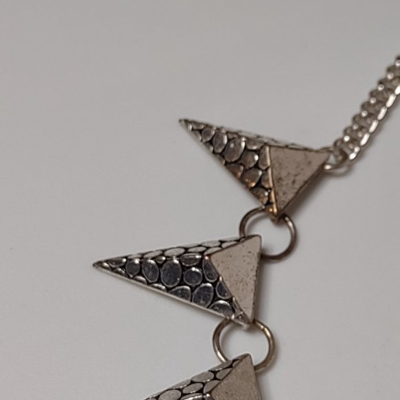 Silver Tone Metal Spikey Necklace Adjustable 18 To 20 Inches Long - Picture 3 of 11